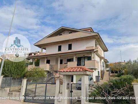 casa indipendente in vendita a Pineto