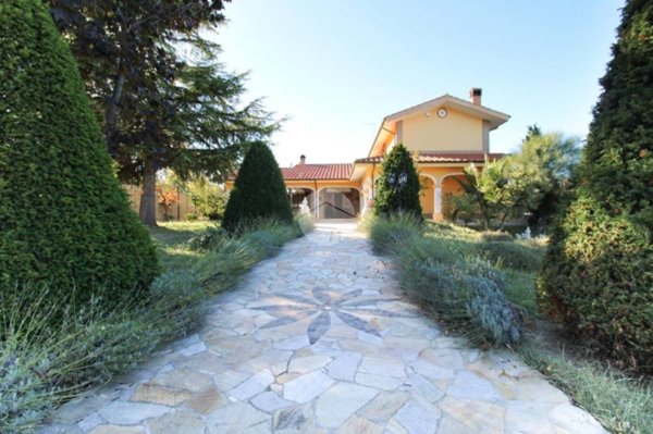casa indipendente in vendita a Pineto