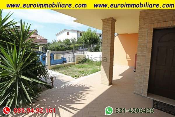 casa indipendente in vendita a Pineto in zona Mutignano