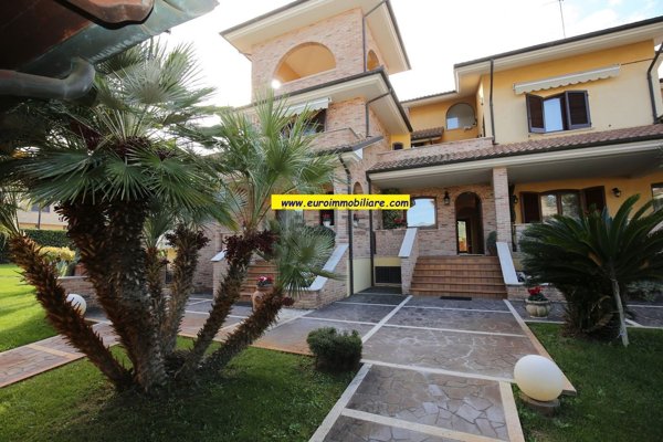 casa indipendente in vendita a Pineto