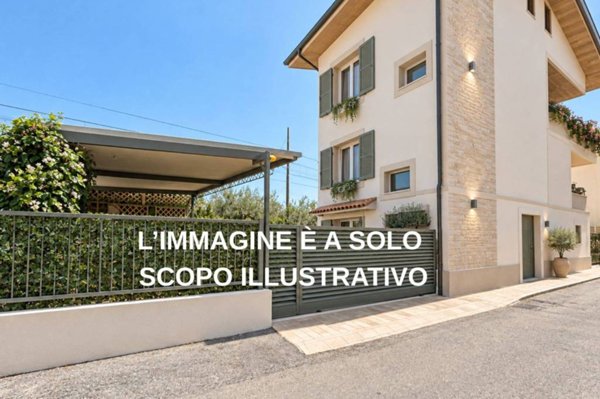 casa indipendente in vendita a Pineto