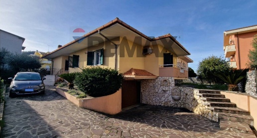 casa indipendente in vendita a Pineto in zona Torre San Rocco