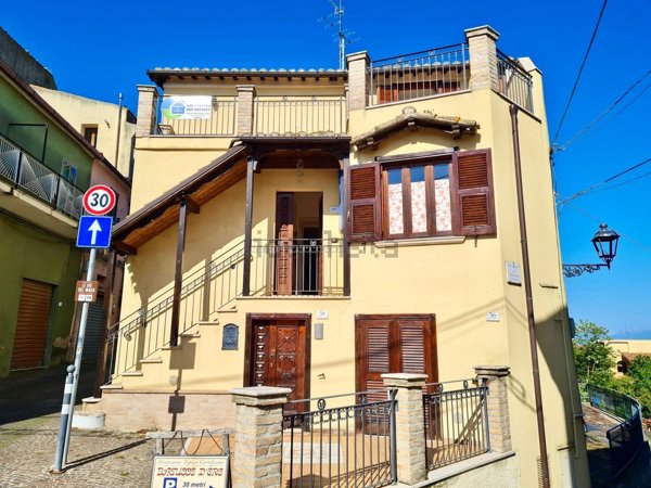 casa indipendente in vendita a Pineto in zona Mutignano