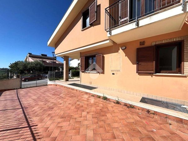 casa indipendente in vendita a Pineto in zona Mutignano