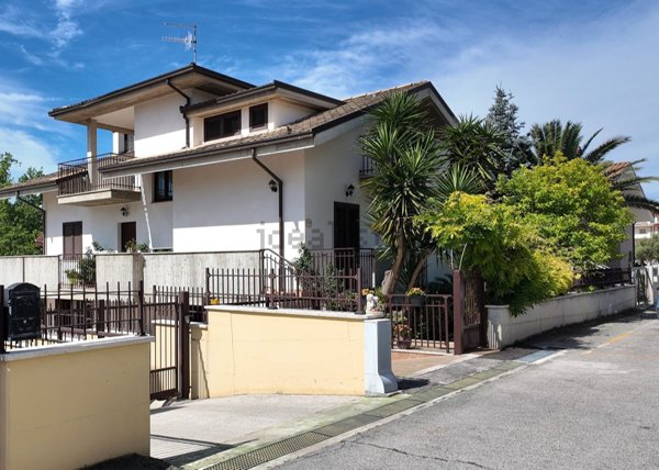 casa indipendente in vendita a Pineto