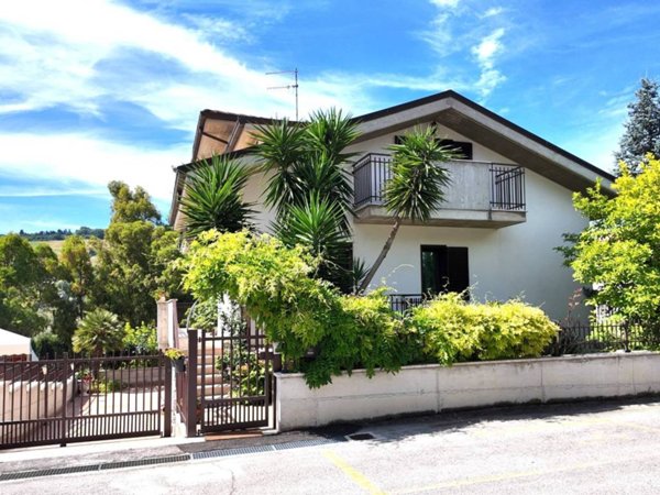 casa indipendente in vendita a Pineto