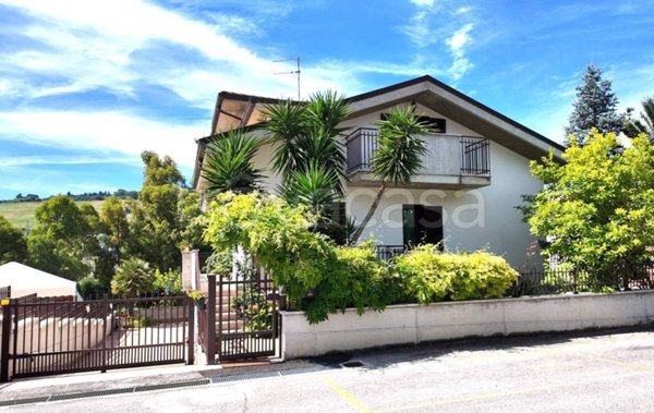 casa indipendente in vendita a Pineto