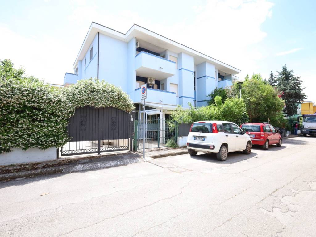 appartamento in vendita a Pineto in zona Scerne