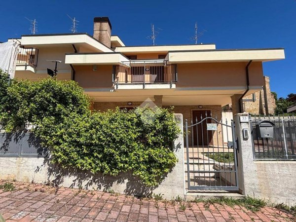 casa indipendente in vendita a Pineto in zona Mutignano