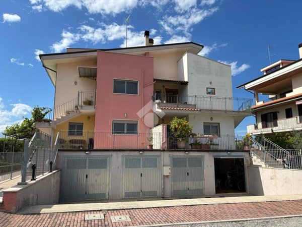 casa indipendente in vendita a Pineto in zona Scerne