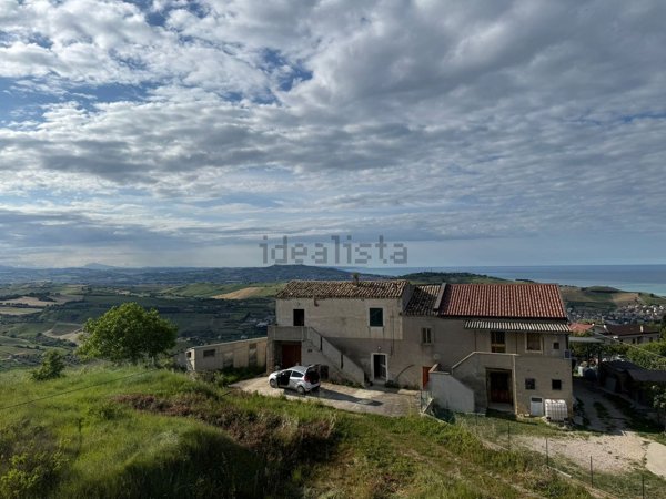 casale in vendita a Pineto in zona Mutignano