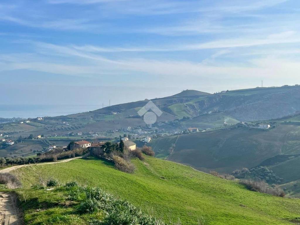 terreno in vendita a Pineto