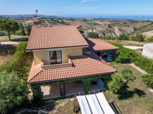 casa indipendente in vendita a Roseto degli Abruzzi