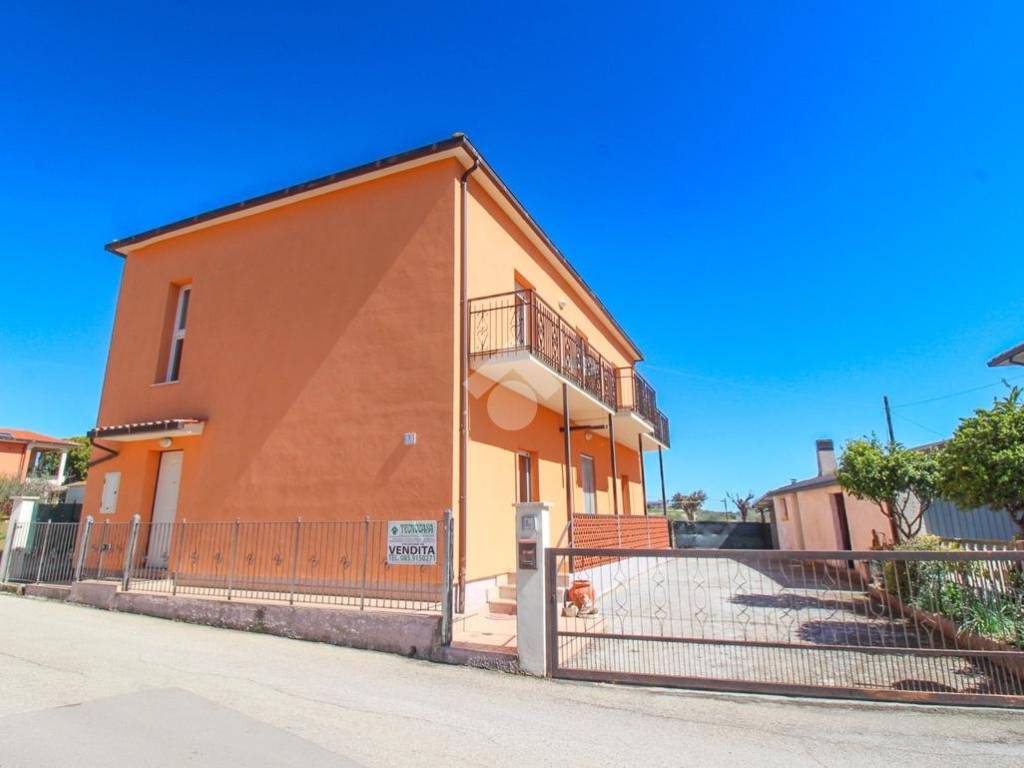 casa indipendente in vendita a Roseto degli Abruzzi in zona Santa Lucia