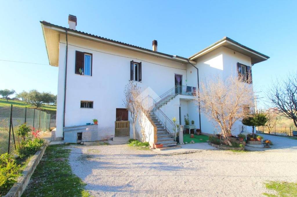 casa indipendente in vendita a Roseto degli Abruzzi