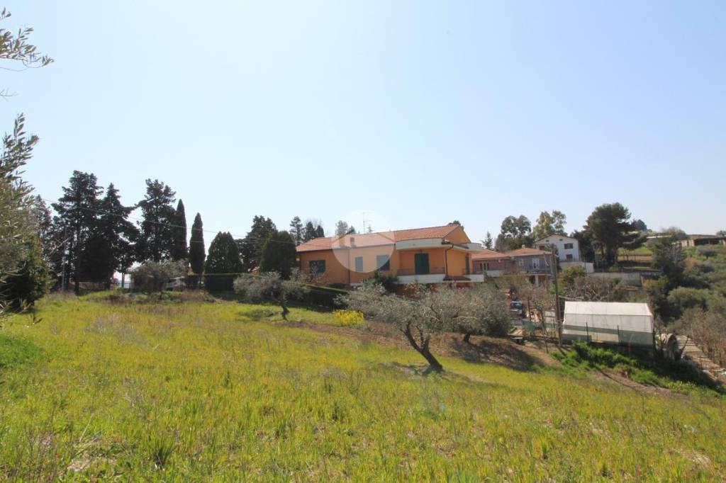 casa indipendente in vendita a Roseto degli Abruzzi in zona Cologna Spiaggia