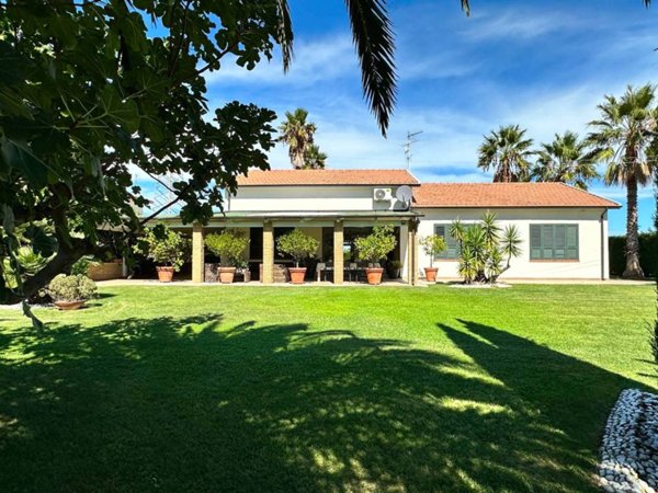 casa indipendente in vendita a Roseto degli Abruzzi