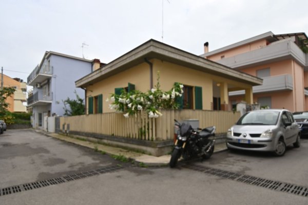casa indipendente in vendita a Roseto degli Abruzzi