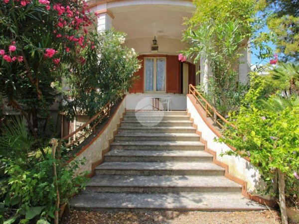 casa indipendente in vendita a Roseto degli Abruzzi