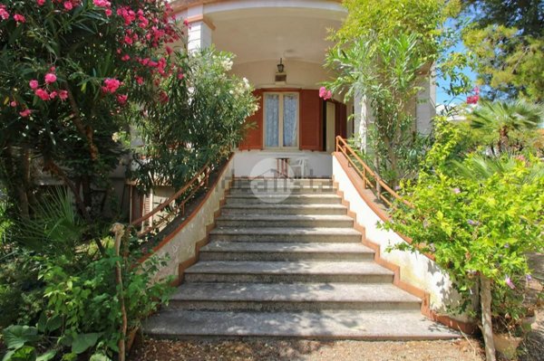 casa indipendente in vendita a Roseto degli Abruzzi