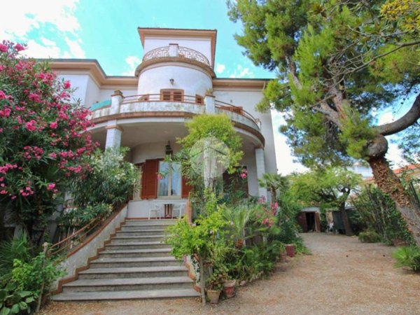 casa indipendente in vendita a Roseto degli Abruzzi