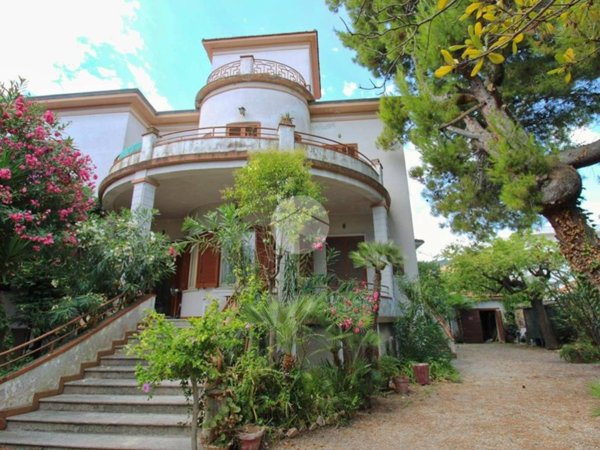 casa indipendente in vendita a Roseto degli Abruzzi