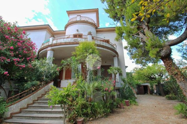 casa indipendente in vendita a Roseto degli Abruzzi