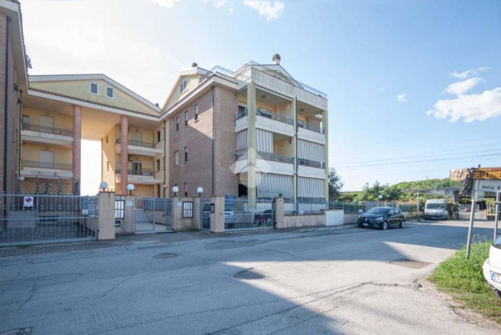 appartamento in vendita a Roseto degli Abruzzi in zona Cologna Spiaggia