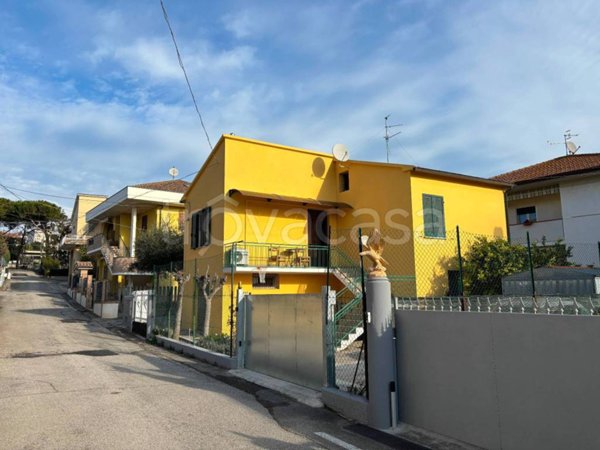casa indipendente in vendita a Roseto degli Abruzzi in zona Santa Lucia