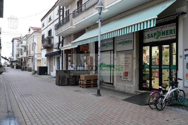 negozio in vendita a Roseto degli Abruzzi