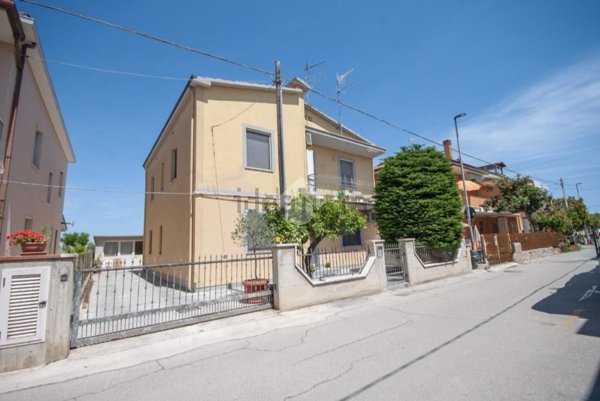 appartamento in vendita a Roseto degli Abruzzi in zona Cologna Spiaggia