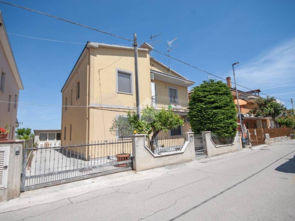 appartamento in vendita a Roseto degli Abruzzi in zona Cologna Spiaggia