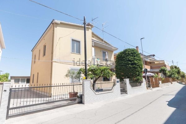 appartamento in vendita a Roseto degli Abruzzi in zona Cologna Spiaggia
