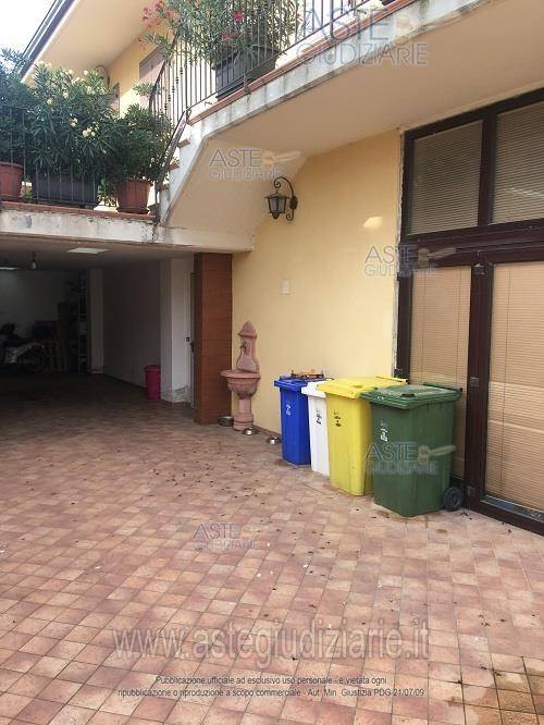 negozio in vendita a Roseto degli Abruzzi in zona Cologna Spiaggia