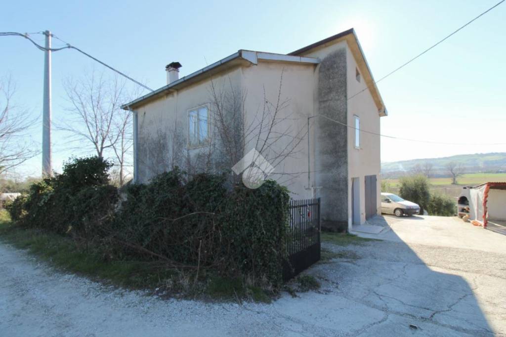 casa indipendente in vendita a Roseto degli Abruzzi in zona San Giovanni