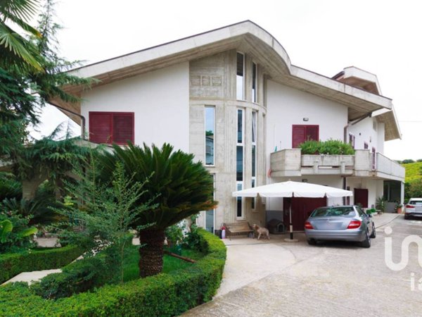 casa indipendente in vendita a Roseto degli Abruzzi