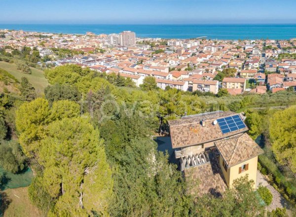 casa indipendente in vendita a Roseto degli Abruzzi