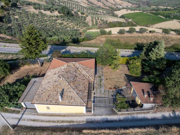 casa indipendente in vendita a Roseto degli Abruzzi in zona Cologna Paese