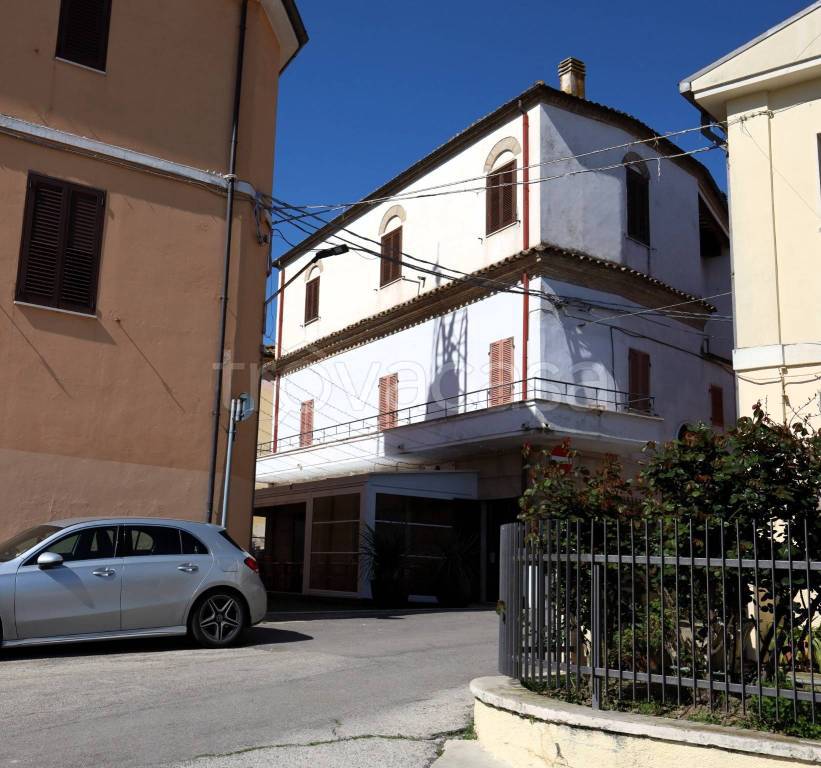 appartamento in vendita a Roseto degli Abruzzi in zona Cologna Paese