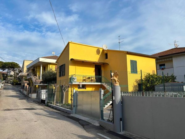 casa indipendente in vendita a Roseto degli Abruzzi in zona Santa Lucia