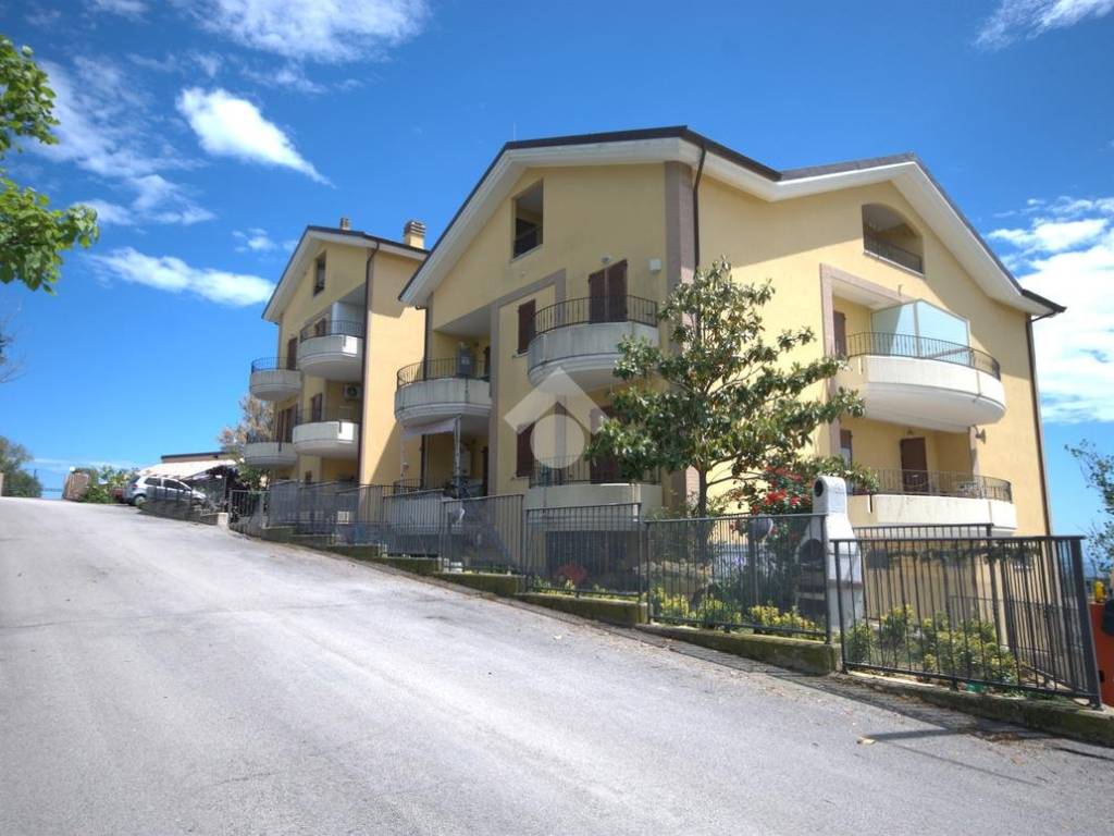 appartamento in vendita a Roseto degli Abruzzi in zona Cologna Paese