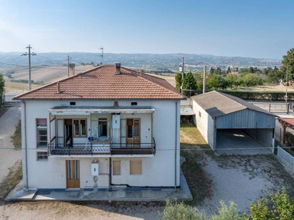 casa indipendente in vendita a Roseto degli Abruzzi in zona Cologna Paese