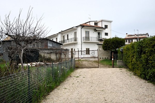 casa indipendente in vendita a Roseto degli Abruzzi