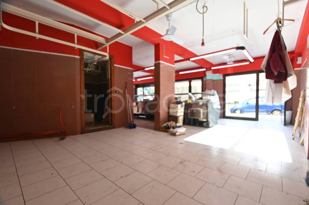 negozio in vendita a Roseto degli Abruzzi