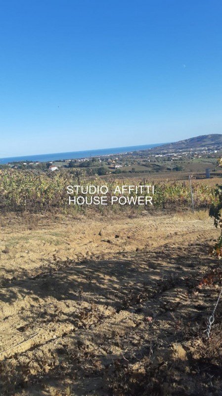terreno agricolo in vendita a Roseto degli Abruzzi