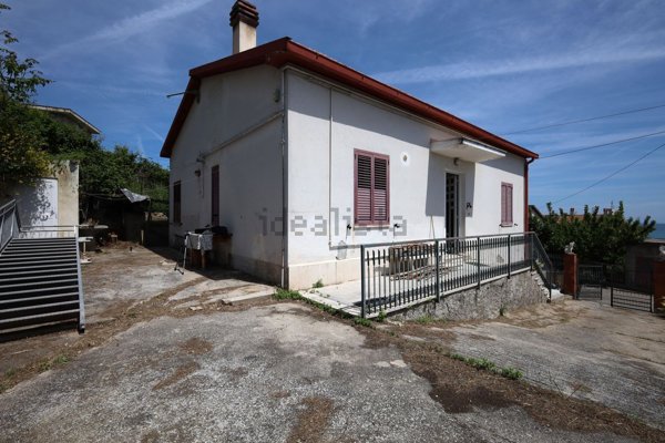 casa indipendente in vendita a Roseto degli Abruzzi