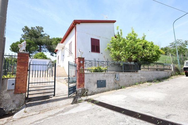 casa indipendente in vendita a Roseto degli Abruzzi