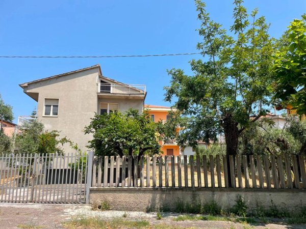 casa indipendente in vendita a Roseto degli Abruzzi
