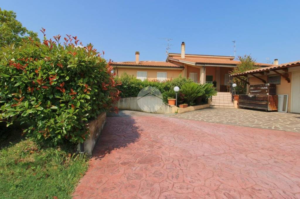 casa indipendente in vendita a Roseto degli Abruzzi
