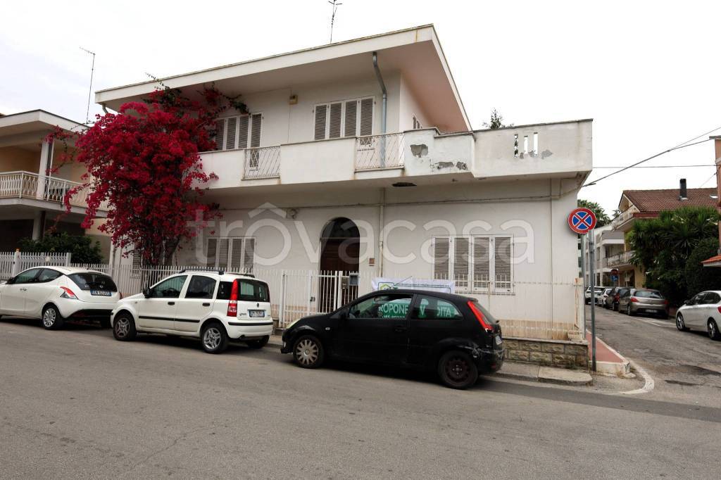casa indipendente in vendita a Roseto degli Abruzzi